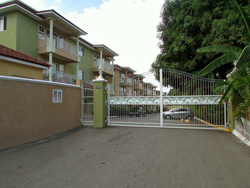 Centrally Located Guest Apartments Kingston Exteriör bild
