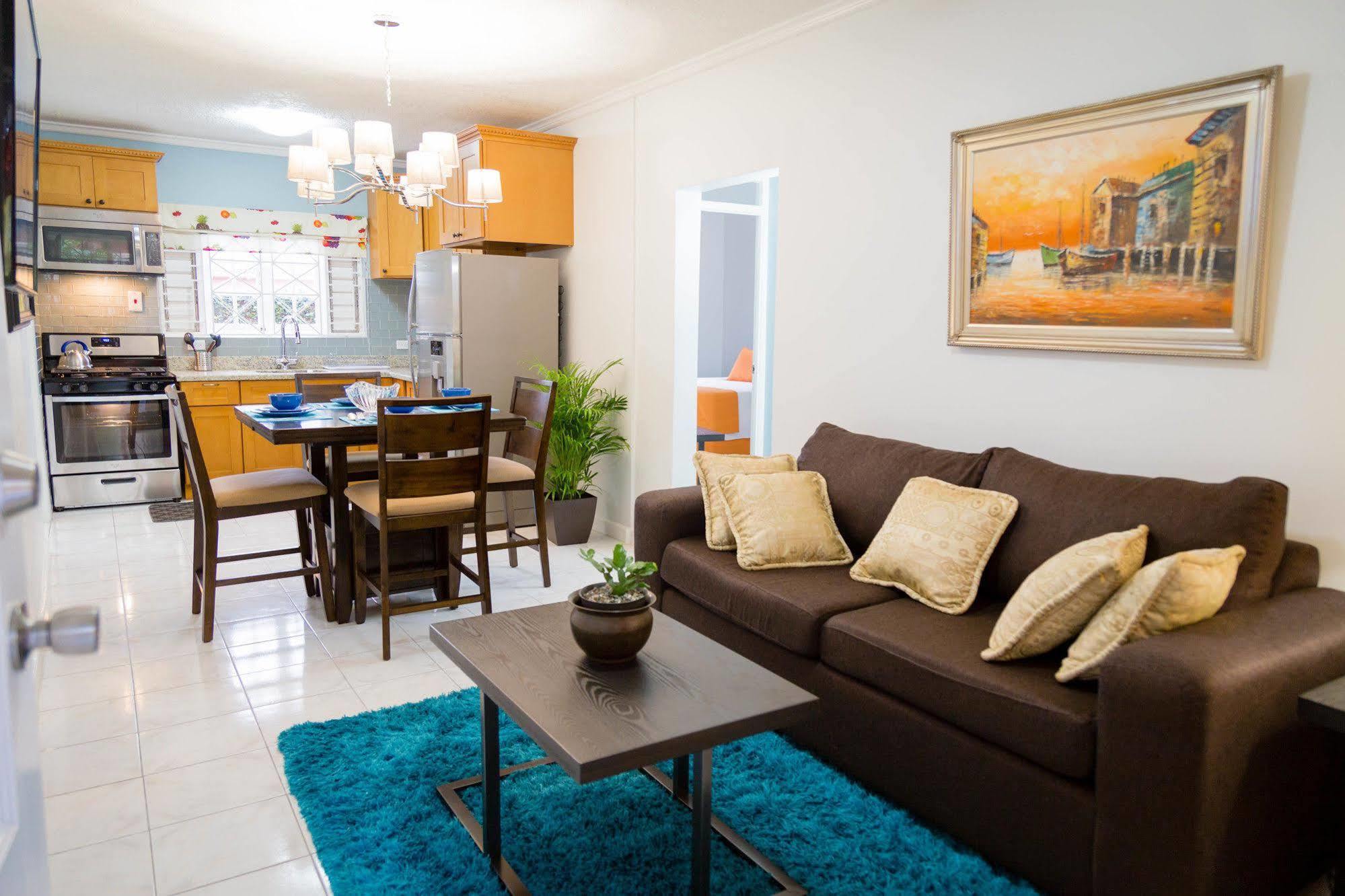 Centrally Located Guest Apartments Kingston Exteriör bild