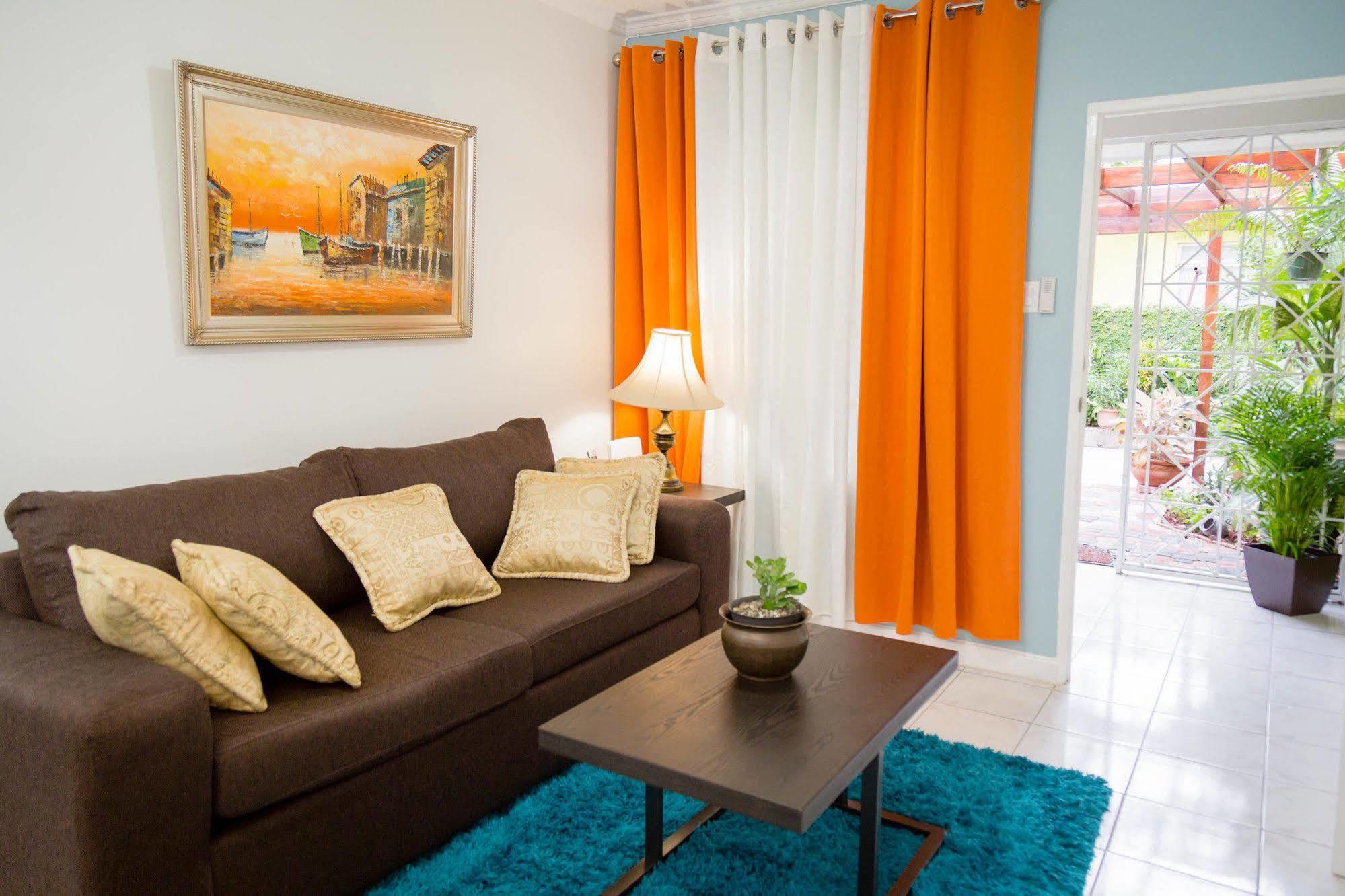 Centrally Located Guest Apartments Kingston Exteriör bild