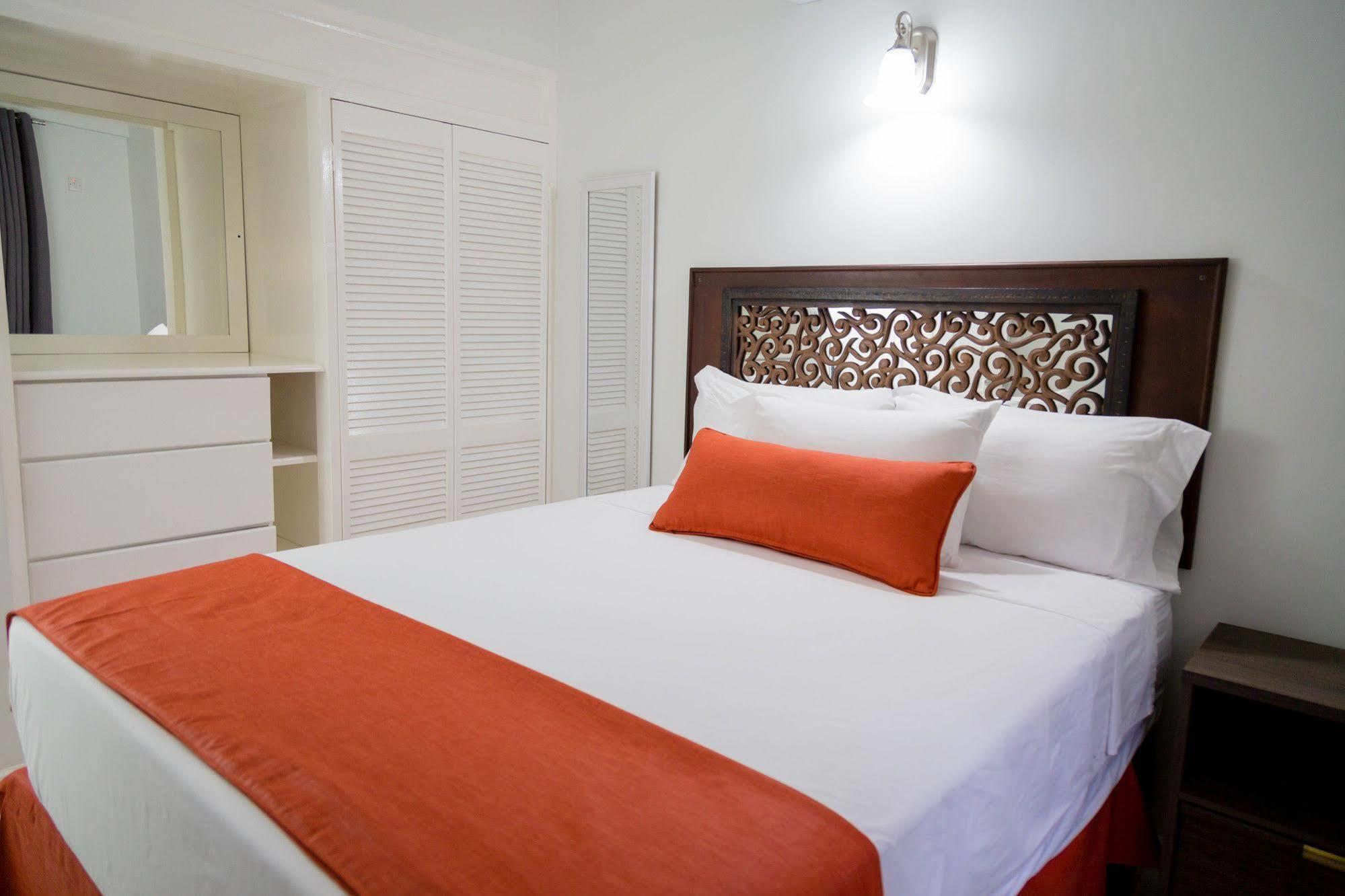 Centrally Located Guest Apartments Kingston Exteriör bild