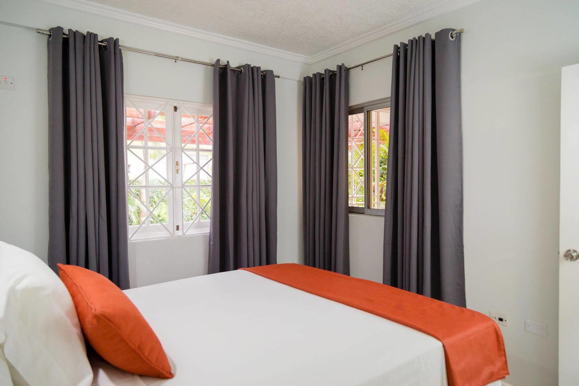 Centrally Located Guest Apartments Kingston Exteriör bild